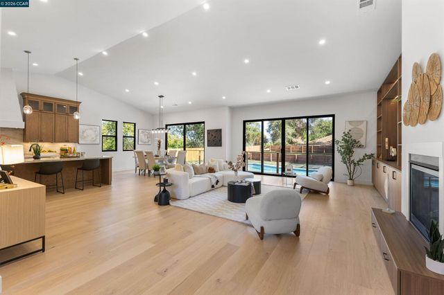 3194 Surmont Dr, Lafayette, CA 94549
