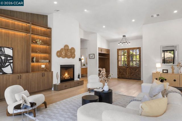 3194 Surmont Dr, Lafayette, CA 94549