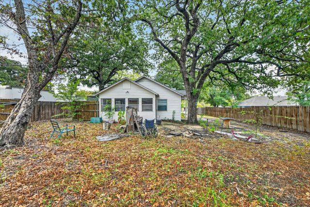 3009 Caddo Trail, Lake Worth, TX 76135