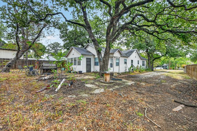 3009 Caddo Trail, Lake Worth, TX 76135