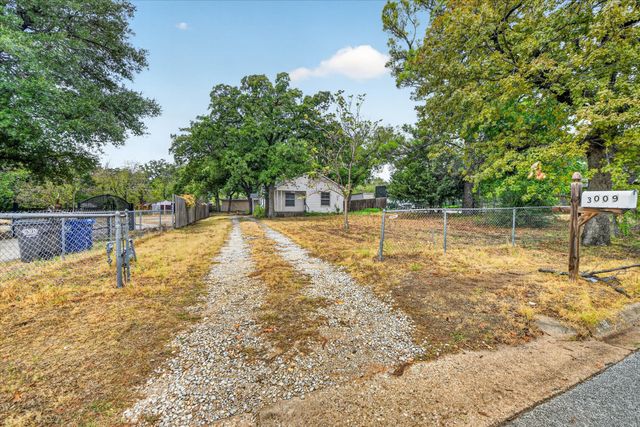 3009 Caddo Trail, Lake Worth, TX 76135