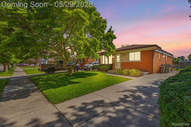 27904 Glenwood Street, St. Clair Shores, MI 48081