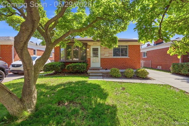 27904 Glenwood Street, St. Clair Shores, MI 48081