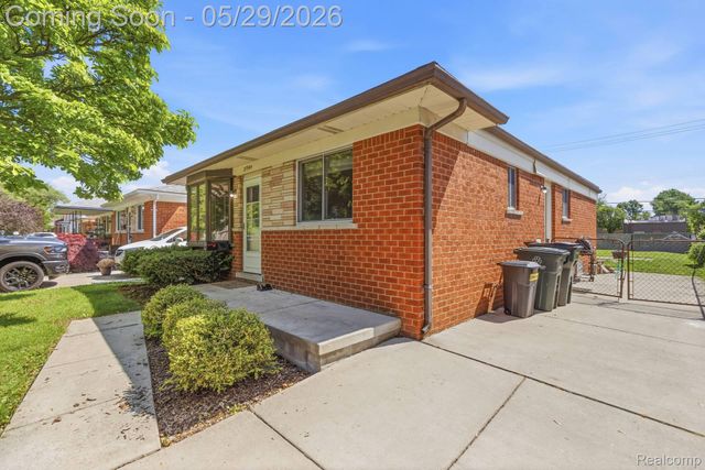27904 Glenwood Street, St. Clair Shores, MI 48081