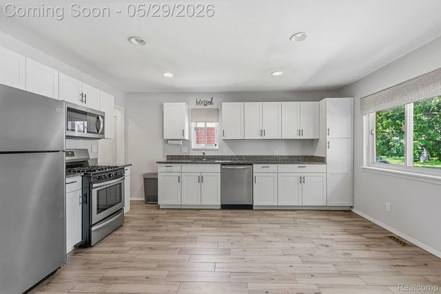 27904 Glenwood Street, St. Clair Shores, MI 48081