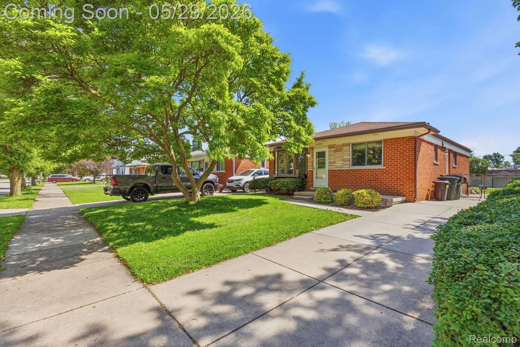 27904 Glenwood Street, St. Clair Shores, MI 48081