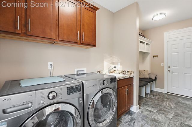 30158 Rosemond Court, Franklin Village, MI 48025