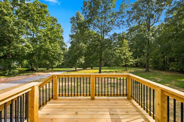 7285 Oak Springs Rd, Nunnelly, TN 37137
