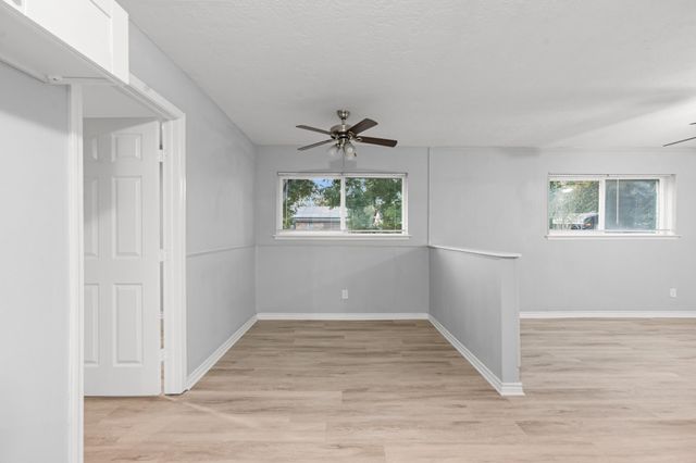 4802 Hannas Reef Drive, Bacliff, TX 77518