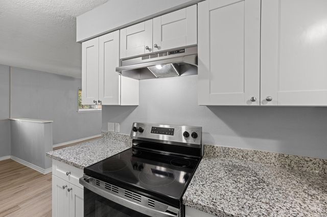 4802 Hannas Reef Drive, Bacliff, TX 77518