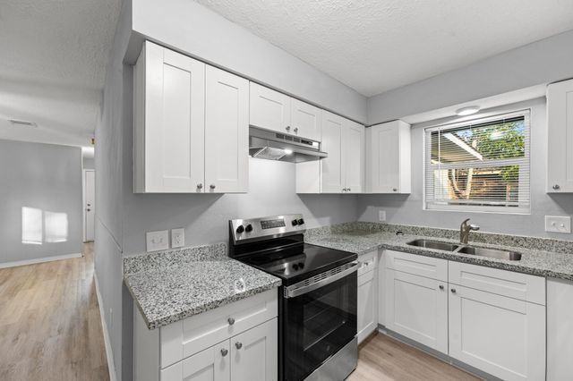 4802 Hannas Reef Drive, Bacliff, TX 77518