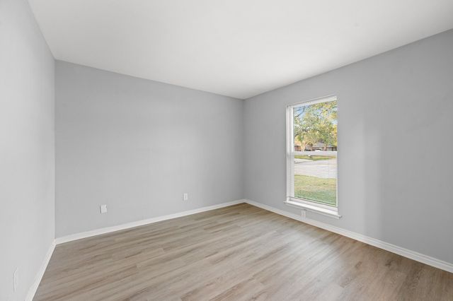 4802 Hannas Reef Drive, Bacliff, TX 77518