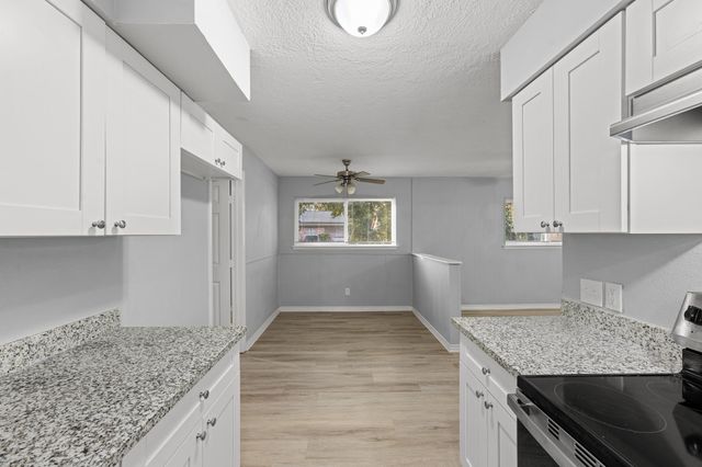 4802 Hannas Reef Drive, Bacliff, TX 77518
