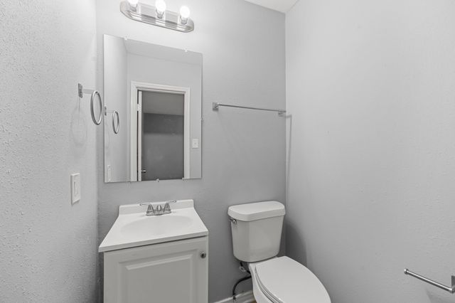 4802 Hannas Reef Drive, Bacliff, TX 77518