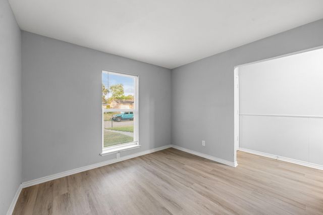 4802 Hannas Reef Drive, Bacliff, TX 77518