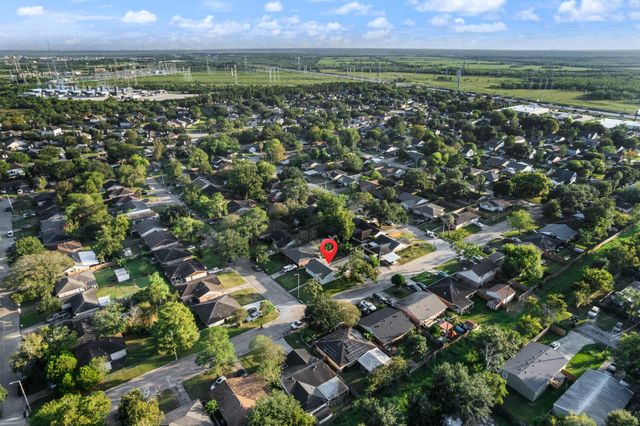 4802 Hannas Reef Drive, Bacliff, TX 77518