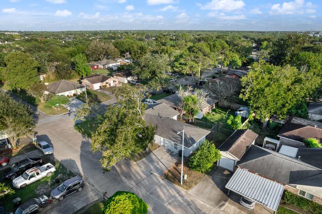 4802 Hannas Reef Drive, Bacliff, TX 77518