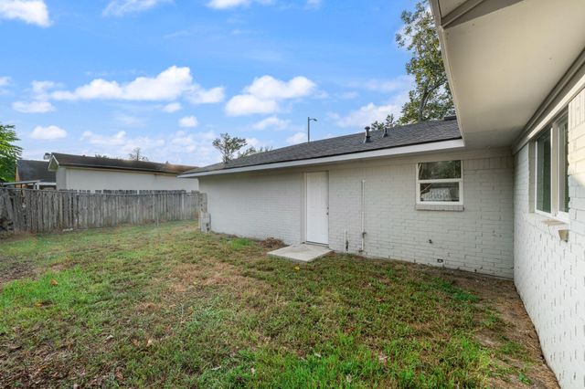 4802 Hannas Reef Drive, Bacliff, TX 77518