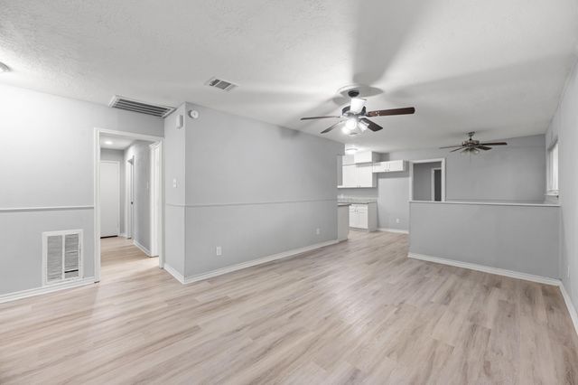 4802 Hannas Reef Drive, Bacliff, TX 77518
