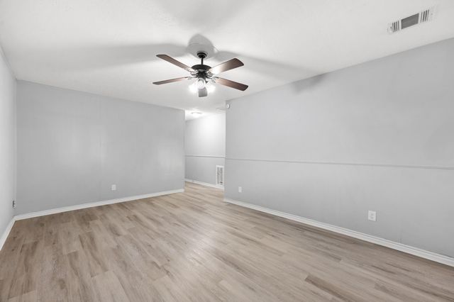4802 Hannas Reef Drive, Bacliff, TX 77518