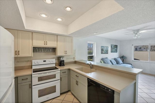 3416 MONTILLA COURT 8405, Sarasota, FL 34232