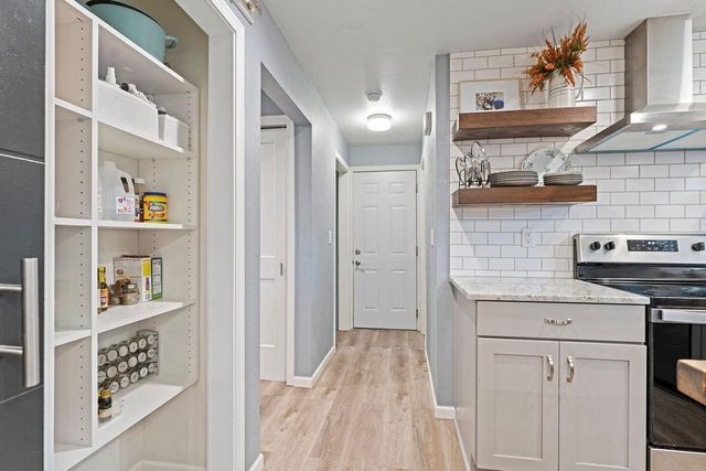1001 FIELDCREST DRIVE, Menasha, WI 54952