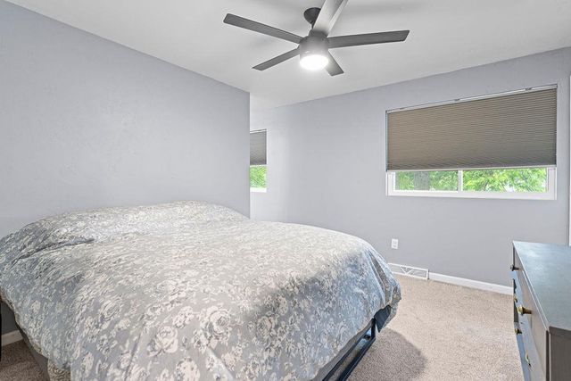 1001 FIELDCREST DRIVE, Menasha, WI 54952