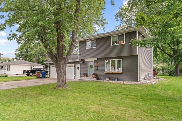 1001 FIELDCREST DRIVE, Menasha, WI 54952