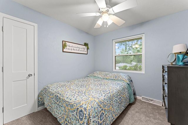 1001 FIELDCREST DRIVE, Menasha, WI 54952