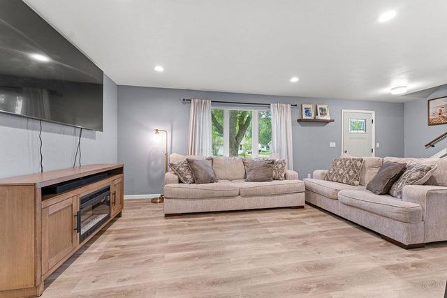 1001 FIELDCREST DRIVE, Menasha, WI 54952