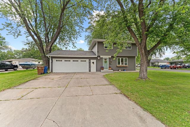 1001 FIELDCREST DRIVE, Menasha, WI 54952