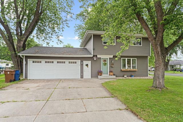 1001 FIELDCREST DRIVE, Menasha, WI 54952