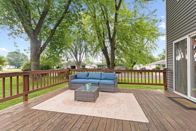 1001 FIELDCREST DRIVE, Menasha, WI 54952