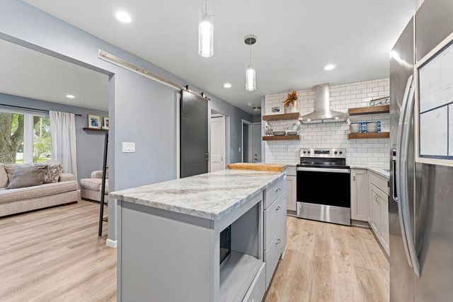 1001 FIELDCREST DRIVE, Menasha, WI 54952