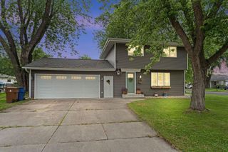 1001 FIELDCREST DRIVE, Menasha, WI 54952