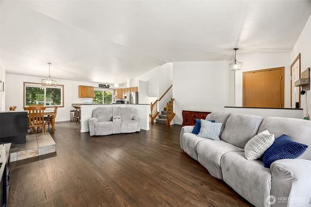 306 Maple Drive N, Eatonville, WA 98328