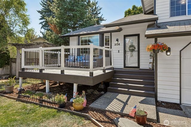 306 Maple Drive N, Eatonville, WA 98328