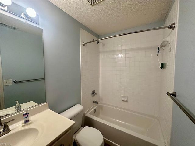1504 Sawgrass LN, Portsmouth, VA 23703