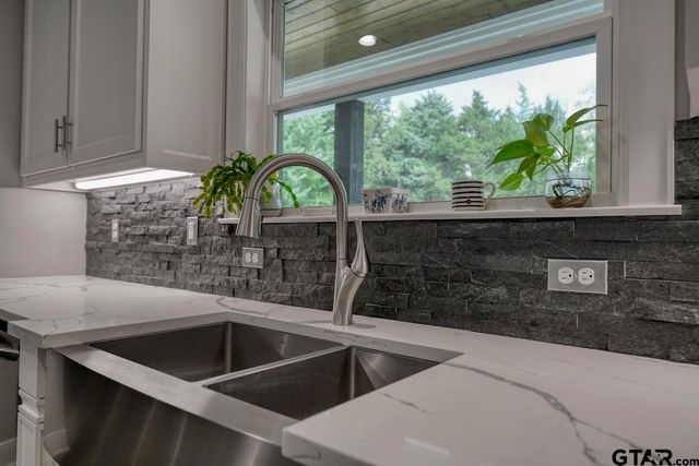 23262 FM 1995, Lindale, TX 75771