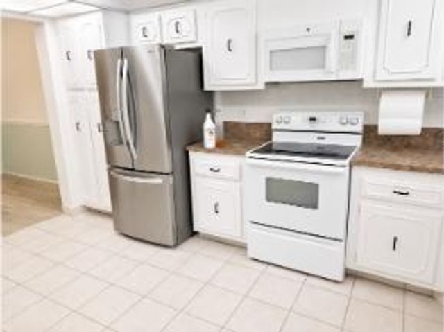 3524 Via Poinciana Apt 104, Lake Worth, FL 33467