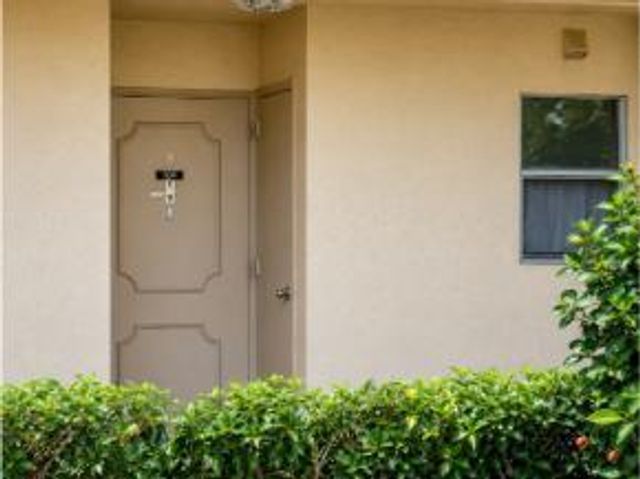 3524 Via Poinciana Apt 104, Lake Worth, FL 33467