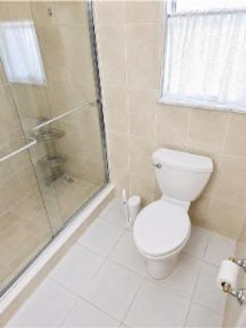 3524 Via Poinciana Apt 104, Lake Worth, FL 33467