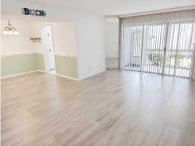 3524 Via Poinciana Apt 104, Lake Worth, FL 33467