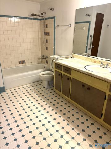 6113 Rickwood Drive NW, Huntsville, AL 35810