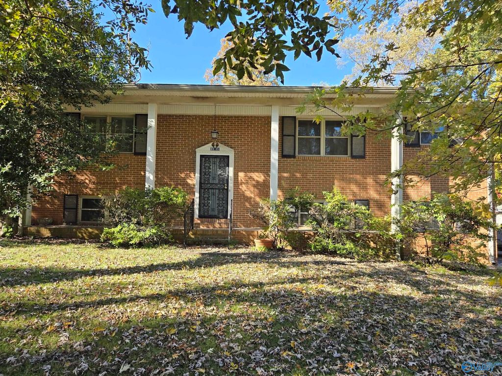 6113 Rickwood Drive NW, Huntsville, AL 35810