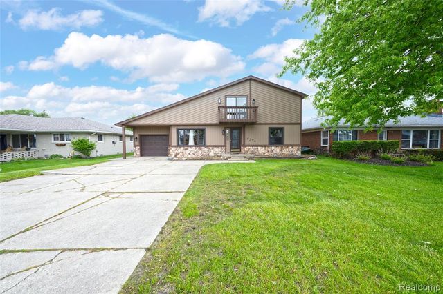 7774 Colony Drive, Clay, MI 48001