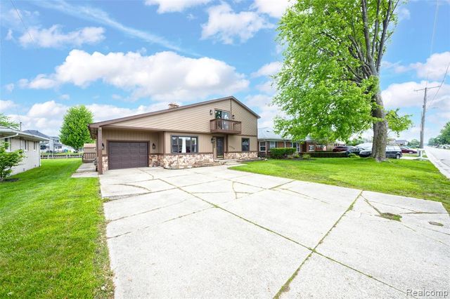 7774 Colony Drive, Clay, MI 48001