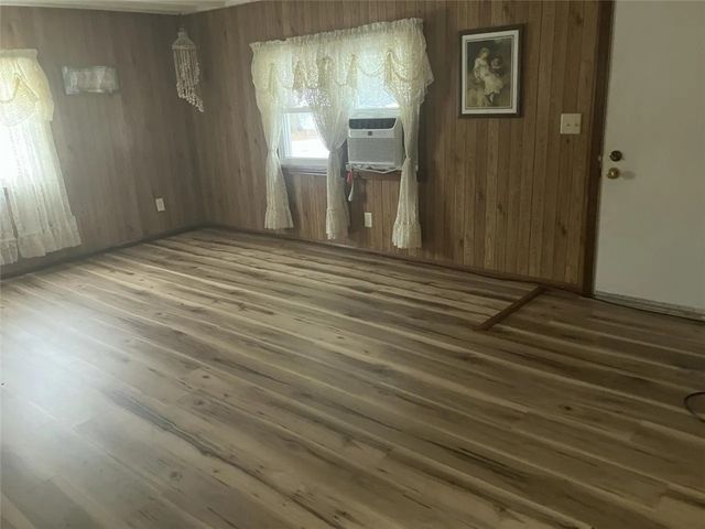 216 Bryson Mill Rd, South New Castle Boro, PA 16102