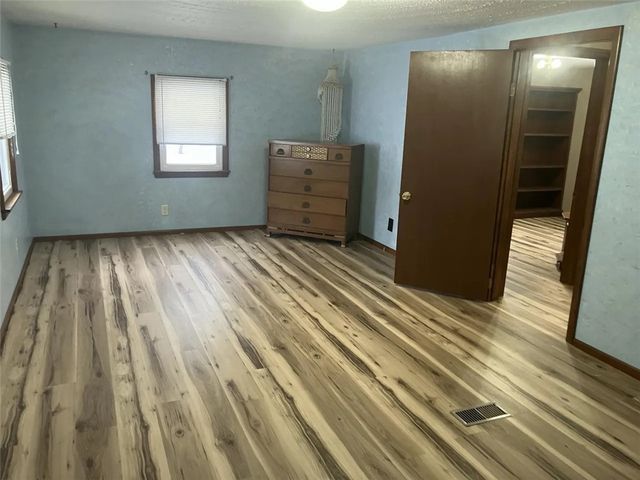 216 Bryson Mill Rd, South New Castle Boro, PA 16102