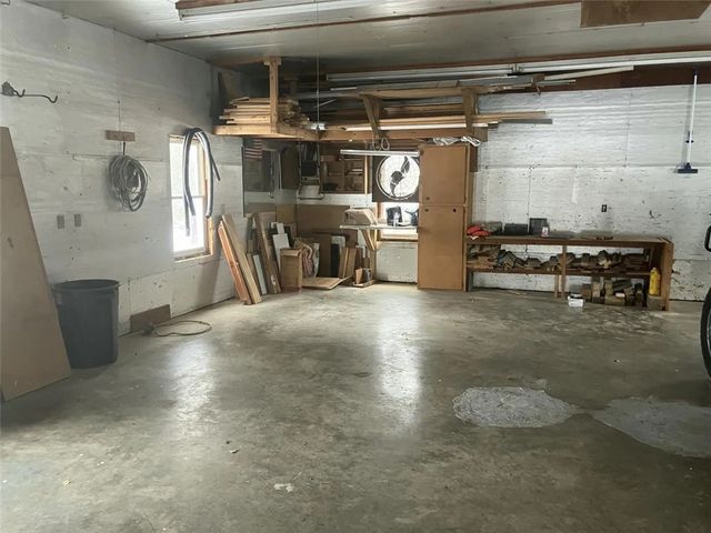 216 Bryson Mill Rd, South New Castle Boro, PA 16102